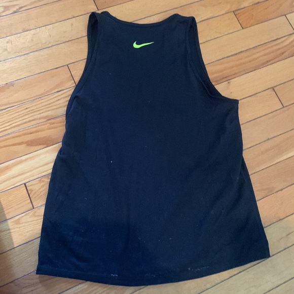 Nike sleeveless shirt - Picture 5 of 5